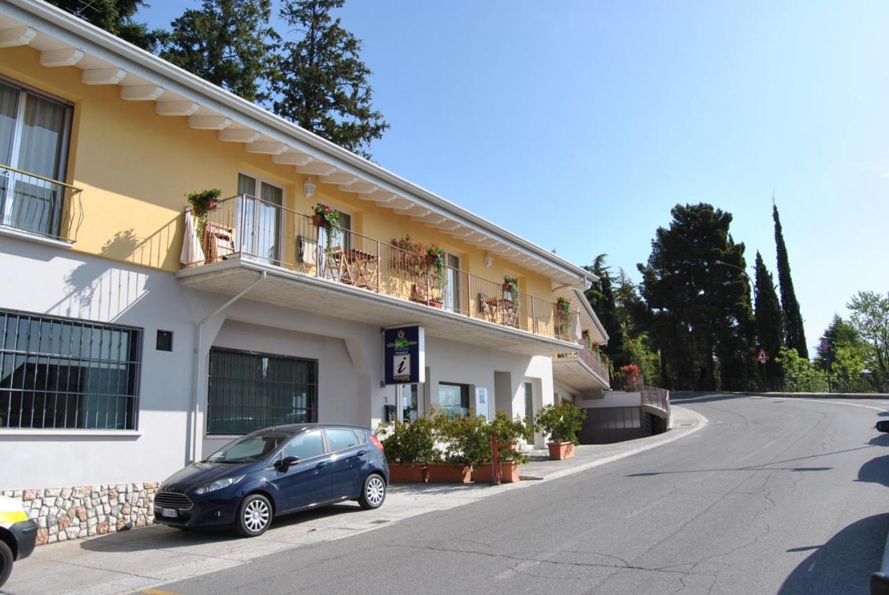 Appartamenti San Pietro - Hotel Gallo 提尼亚类 外观 照片