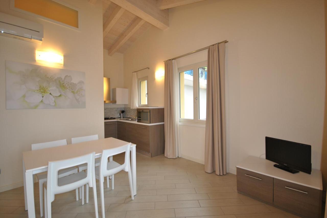 Appartamenti San Pietro - Hotel Gallo 提尼亚类 外观 照片