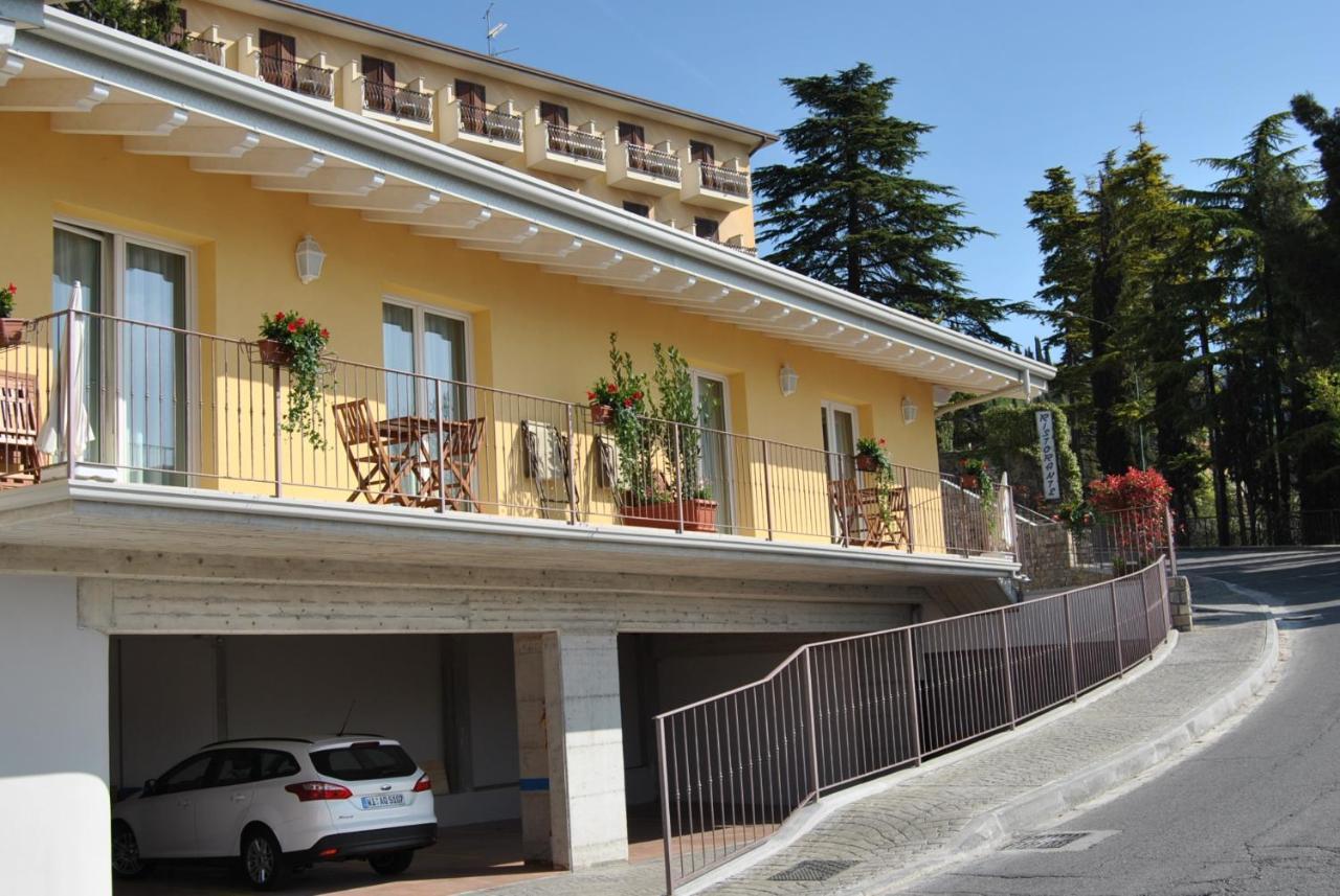 Appartamenti San Pietro - Hotel Gallo 提尼亚类 外观 照片