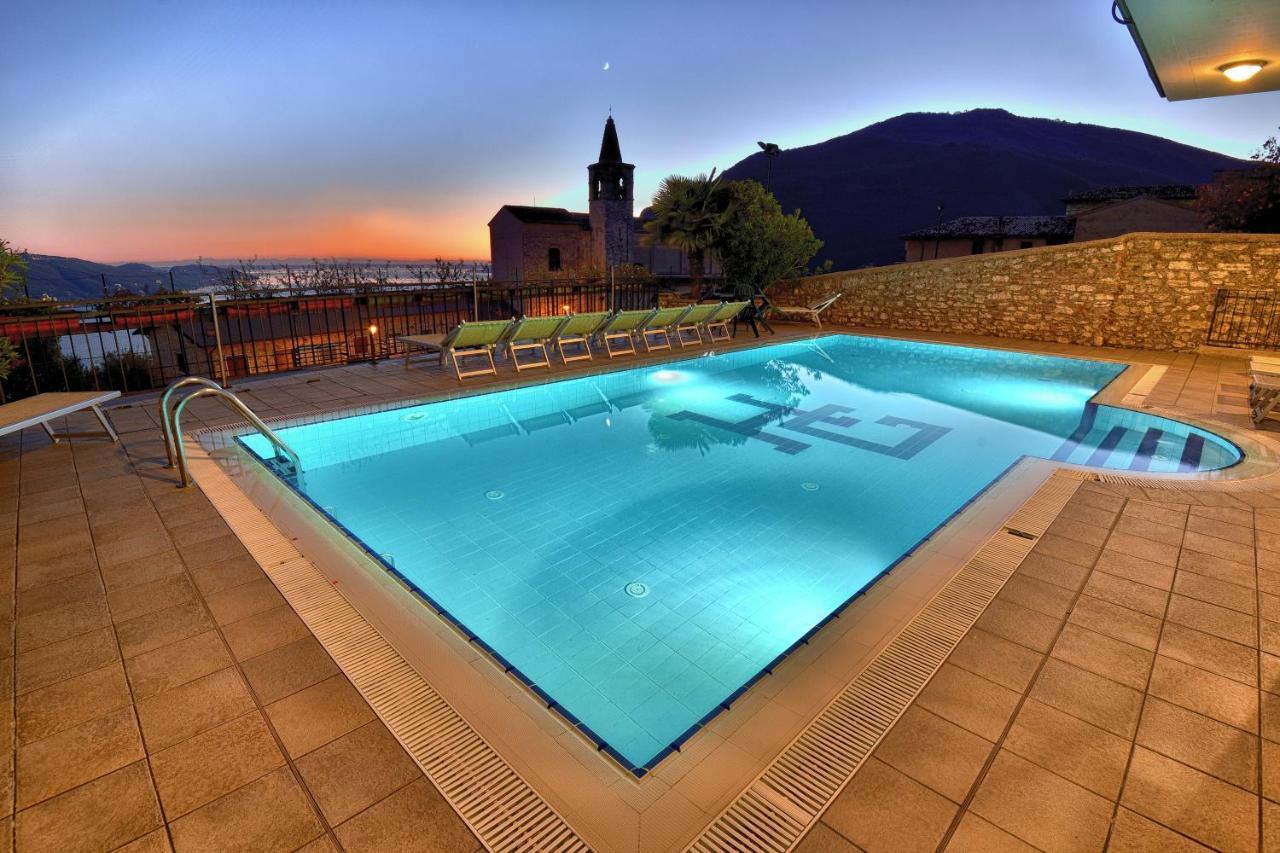 Appartamenti San Pietro - Hotel Gallo 提尼亚类 外观 照片